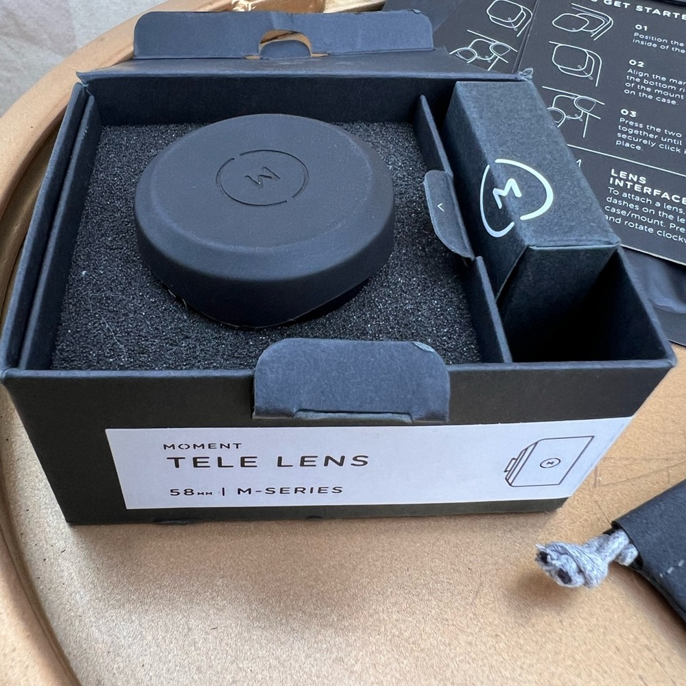 Moment Tele Lens 58mm M-Series with Dual Mobile Lens Travel Pouch - Picture 2 of 8